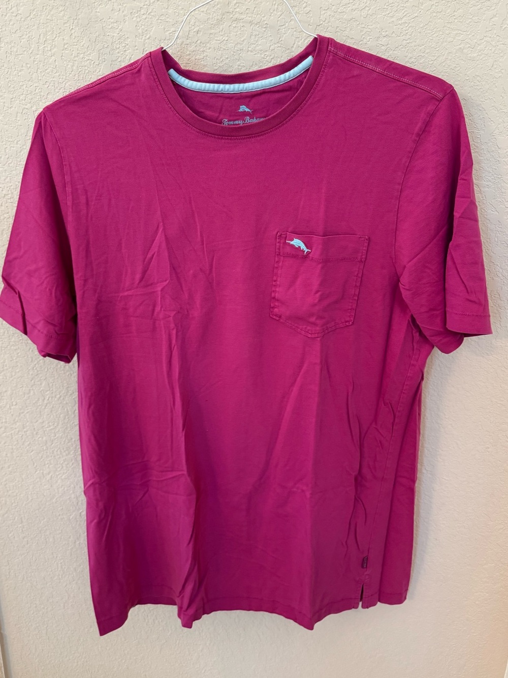 Tommy Bahama Men's Magenta Pocket T-Shirt. Size LT